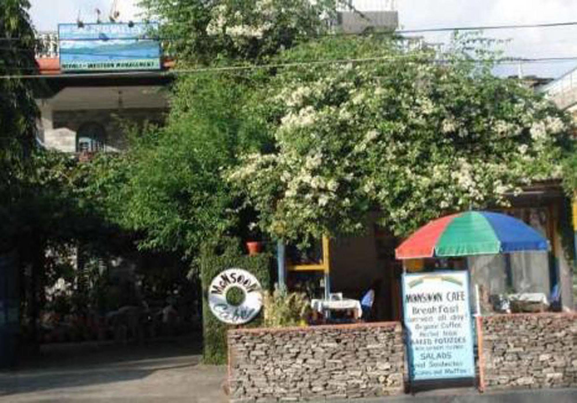 Sacred Valley Inn Pokhara Exterior photo