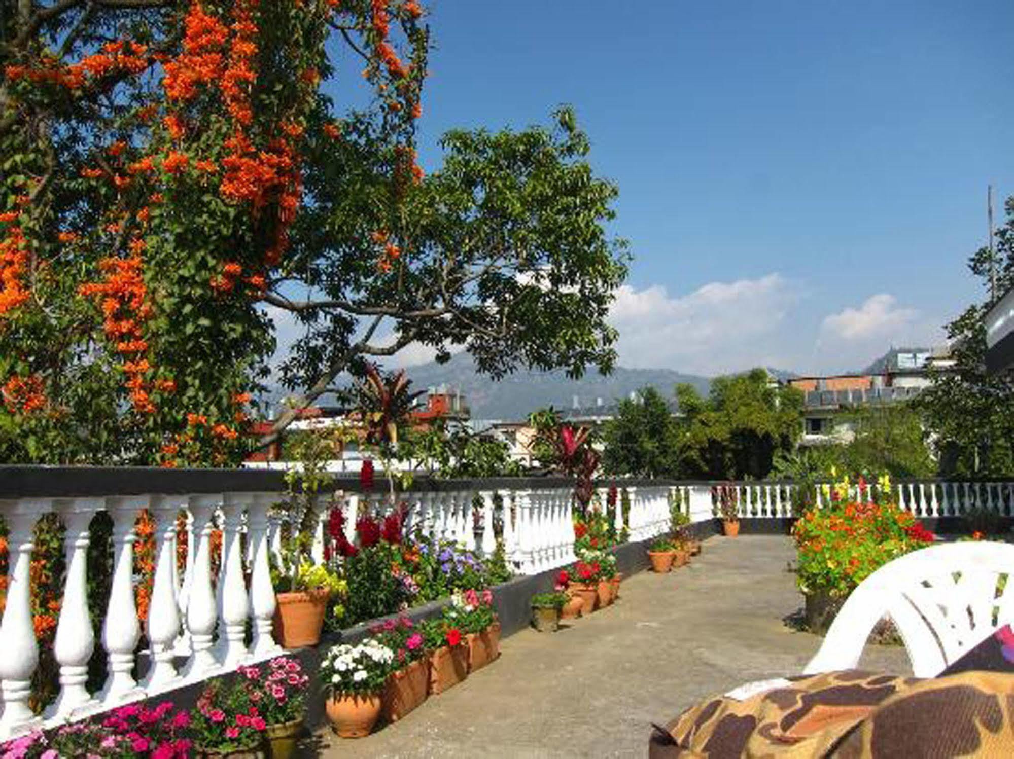 Sacred Valley Inn Pokhara Exterior photo